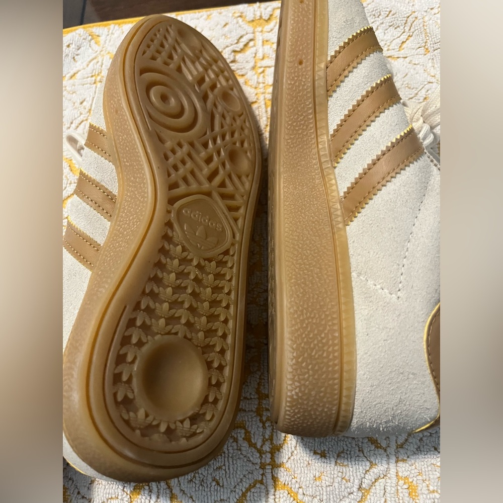 Adidas Originals Men’s 6 Munchen
Cream Faux Leather White Mesa Sneakers
AGY7399 - Picture 6 of 9